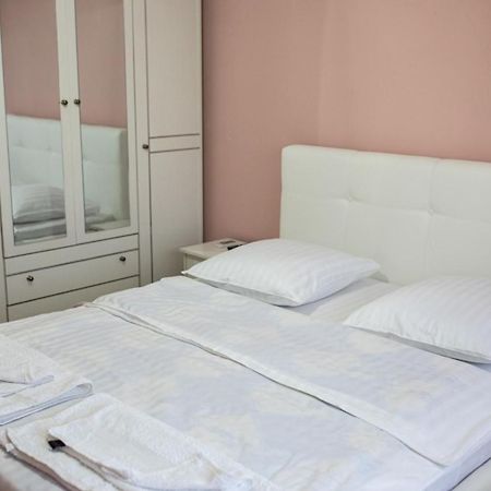 C Central Apartament โดรเบตา-ตูร์นู เซเวริน ภายนอก รูปภาพ